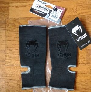NEW Venum Kontact Ankle Support Guard Black Pair (2)
